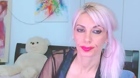 Lara online show from 5, 12, 2025