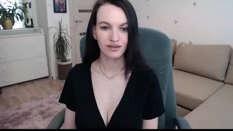 Snapshot of lilliyves chatting on 5, 7, 2026 lilliyves online show from 5, 7, 2026