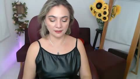 Snapshot of lilly_milf chatting on 13, 6, 2026 Lilly online show from 13, 6, 2026