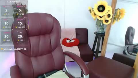 Snapshot of lilly_milf chatting on 28, 7, 2026 Lilly online show from 28, 7, 2026