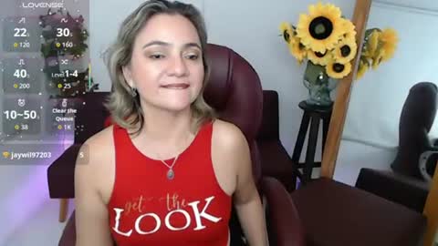 Snapshot of lilly_milf chatting on 28, 7, 2026 Lilly online show from 28, 7, 2026