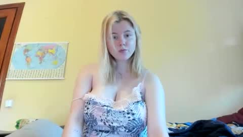 Snapshot of lillydepp chatting on 8, 10, 2025 Lilly Depp online show from 8, 10, 2025