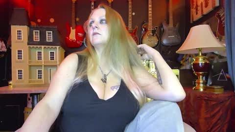 Snapshot of lillyth chatting on 11, 2, 2025 Lillyth Eden online show from 11, 2, 2025