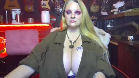 Snapshot of lillyth chatting on 1, 10, 2025 Lillyth Eden online show from 1, 10, 2025