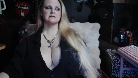 Snapshot of lillyth chatting on 18, 12, 2025 Lillyth Eden online show from 18, 12, 2025