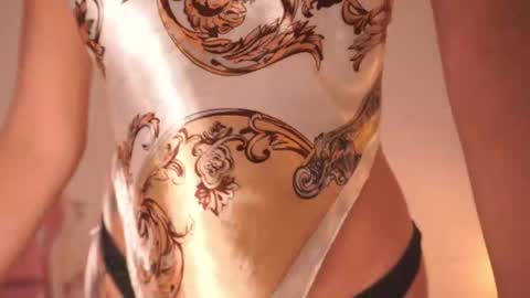 Snapshot of lillythompson_ chatting on 7, 6, 2026 Lilly Thompson online show from 7, 6, 2026