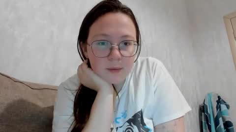 Lily Chays online show from 14, 10, 2025