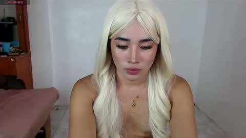 Snapshot of lily_darling chatting on 18, 10, 2025 Lily Darling online show from 18, 10, 2025