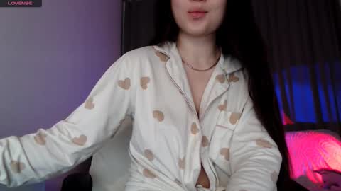 Snapshot of lily_litle chatting on 5, 11, 2025 Lily Litle online show from 5, 11, 2025