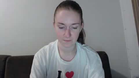 lily_love_x online show from 25, 11, 2025