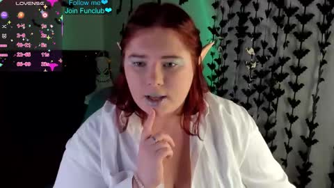 Snapshot of lily_lu_one chatting on 28, 10, 2025 Elina online show from 28, 10, 2025