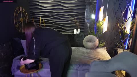 Lily online show from 1, 2, 2025