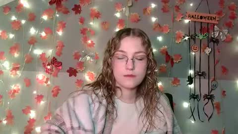 small lily online show from 23, 10, 2025