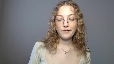 small lily online show from 11, 3, 2026