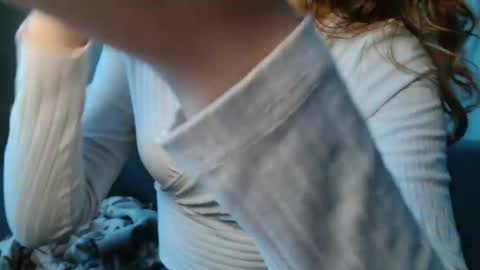 small lily online show from 17, 4, 2026