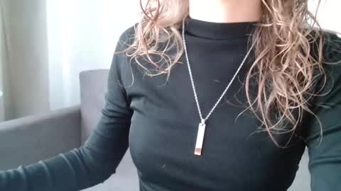 small lily online show from 21, 4, 2026