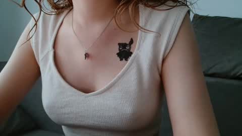 small lily online show from 25, 4, 2026