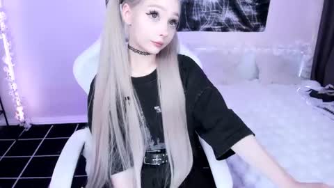 Snapshot of lily_weep chatting on 24, 6, 2026 Lily online show from 24, 6, 2026