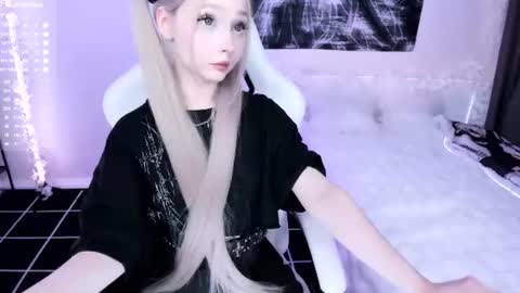Snapshot of lily_weep chatting on 14, 7, 2026 Lily online show from 14, 7, 2026