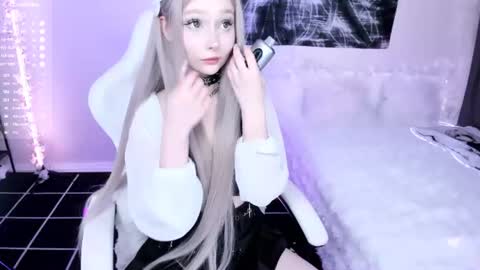 Snapshot of lily_weep chatting on 28, 7, 2026 Lily online show from 28, 7, 2026