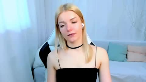 lilydavisss online show from 13, 4, 2026