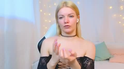 lilydavisss online show from 24, 4, 2026