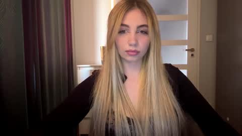 Snapshot of lilysweetgirl chatting on 27, 4, 2026 Lily online show from 27, 4, 2026