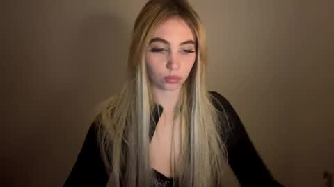 Snapshot of lilysweetgirl chatting on 28, 4, 2026 Lily online show from 28, 4, 2026