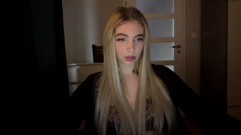 Snapshot of lilysweetgirl chatting on 11, 5, 2026 Lily online show from 11, 5, 2026