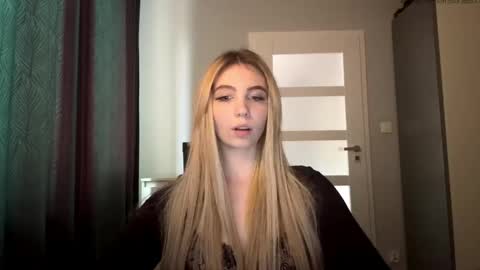 Snapshot of lilysweetgirl chatting on 19, 5, 2026 Lily online show from 19, 5, 2026