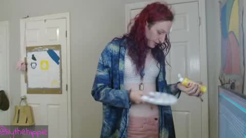 lilythehippie online show from 27, 4, 2026