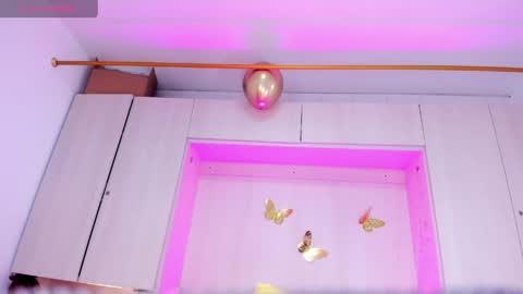 lilywhitee1 online show from 11, 4, 2026