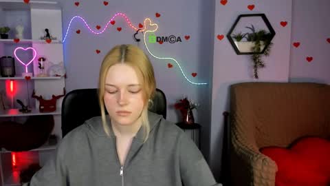 lina_fox12 online show from 8, 4, 2026