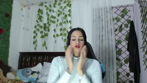 paola online show from 9, 3, 2025