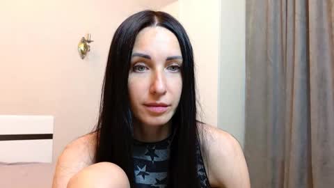 LinaLivee online show from 6, 6, 2026