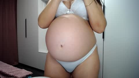 Lina Sparks online show from 3, 12, 2024