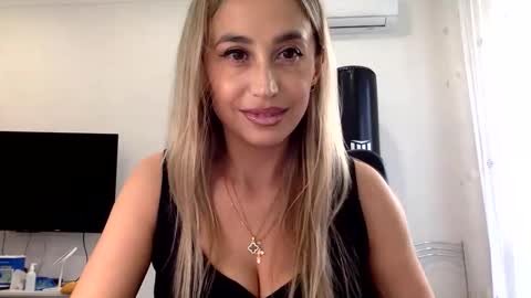 Snapshot of linavora chatting on 18, 11, 2025 linavora online show from 18, 11, 2025