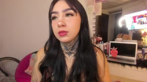 Lindaa maria  online show from 1, 7, 2026