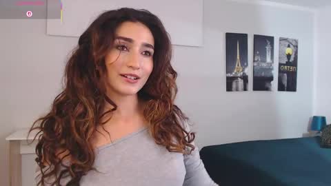 Maria Paula online show from 25, 4, 2026