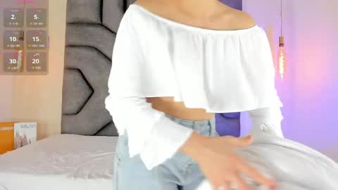 Snapshot of linda_saenz1 chatting on 6, 6, 2026 Linda Saenz online show from 6, 6, 2026