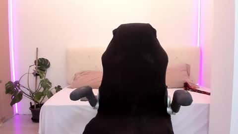 Linda  --  online show from 19, 11, 2025