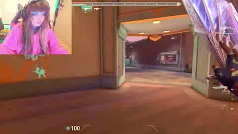 Snapshot of linddamortt chatting on 24, 2, 2025 CatalinaANIDEA online show from 24, 2, 2025