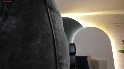 Lindsey Moss online show from 15, 1, 2025