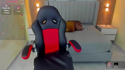 Snapshot of linzi_lennox chatting on 10, 10, 2025 L I N Z I online show from 10, 10, 2025