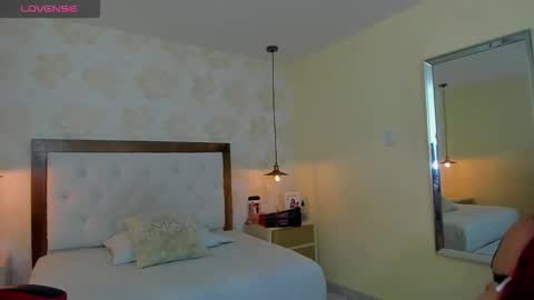 Snapshot of linzi_lennox chatting on 16, 11, 2025 L I N Z I online show from 16, 11, 2025