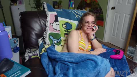 Linzy19 online show from 2, 2, 2025