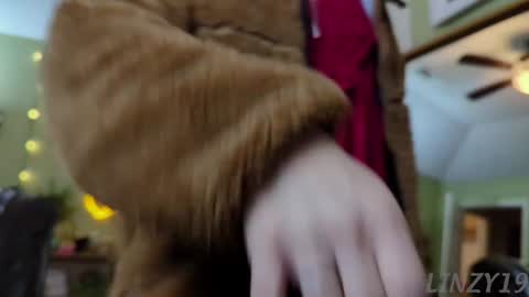 Linzy19 online show from 5, 2, 2025