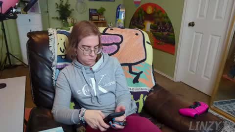 Linzy19 online show from 12, 2, 2025