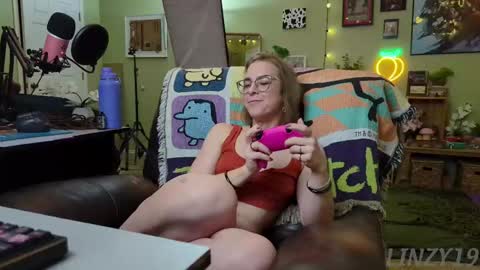 Linzy19 online show from 16, 2, 2025