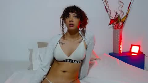 Eliza Moreau online show from 9, 3, 2026